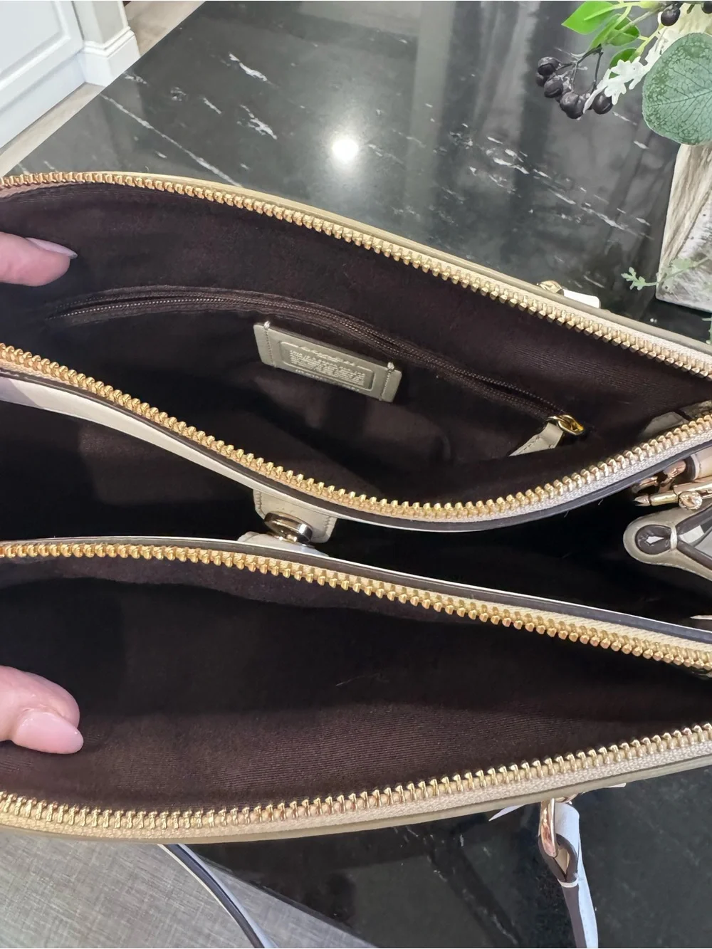 🤎Coach Christie Carryall Khaki Chalk Satchel Crossbody